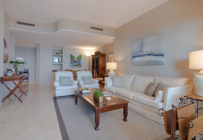 Appartement in Marbella - 18166 - SUPERB FRONT LINE LOCATION - HEATED POOL