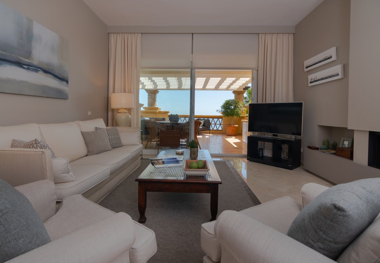 Appartement in Marbella - Superb Front Line Location, Sea View- Heated Pool