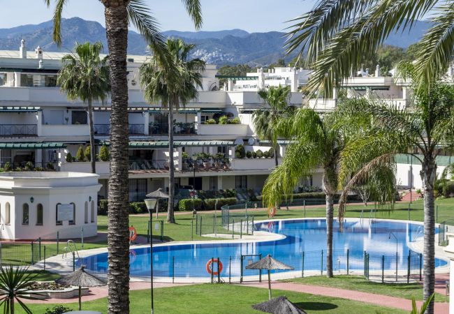 Appartement in Nueva Andalucia - LCR4- Large 3 bed apt close to beach, port