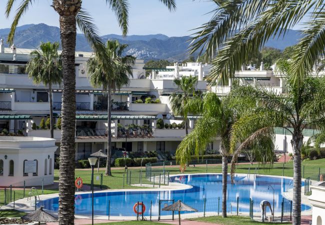 Appartement in Nueva Andalucia - LCR4- Large 3 bed apt close to beach, port