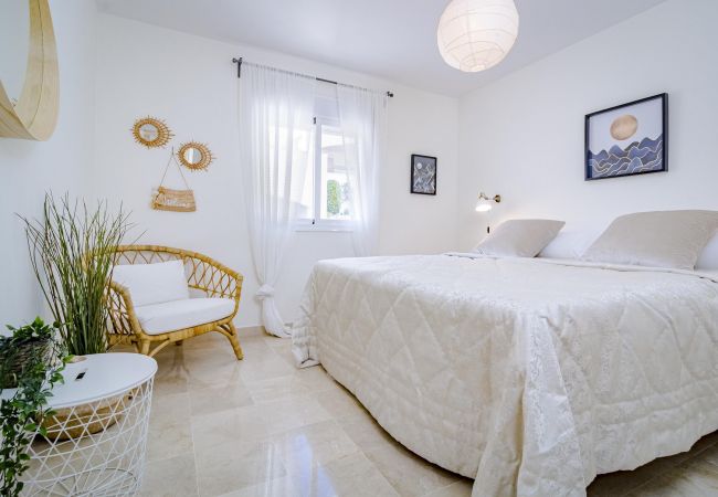 Appartement in Marbella - AR23 - Holiday flat, Puerto Banus by Roomservices