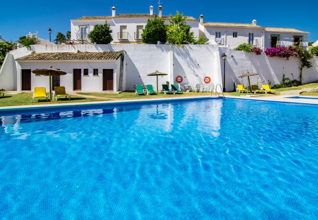 Herenhuis in Marbella - EN- Cozy Andalusian style townhouse  in Marbella