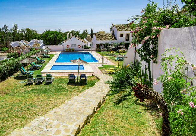 Herenhuis in Marbella - EN- Cozy Andalusian style townhouse  in Marbella