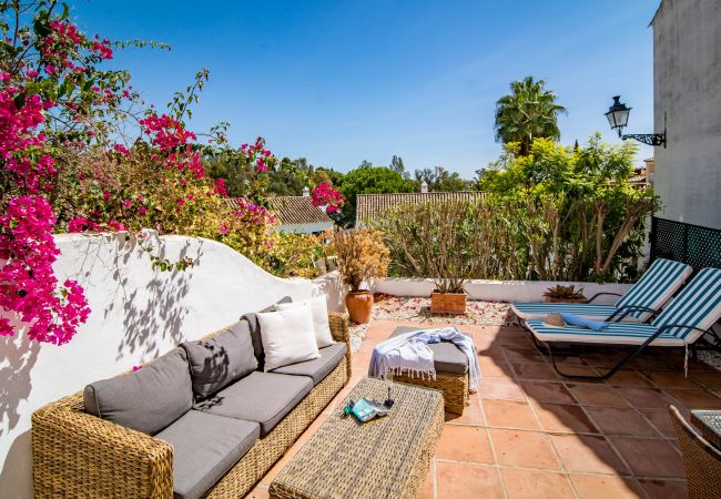 Herenhuis in Marbella - EN- Cozy Andalusian style townhouse  in Marbella