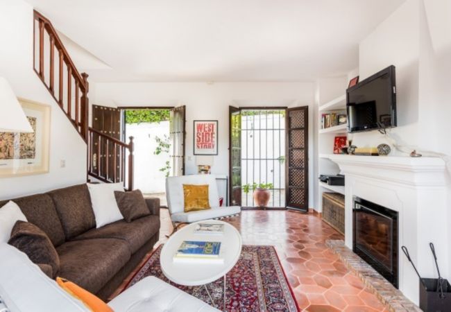 Herenhuis in Marbella - EN- Cozy Andalusian style townhouse  in Marbella