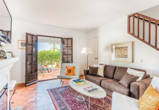 Herenhuis in Marbella - EN- Cozy Andalusian style townhouse  in Marbella