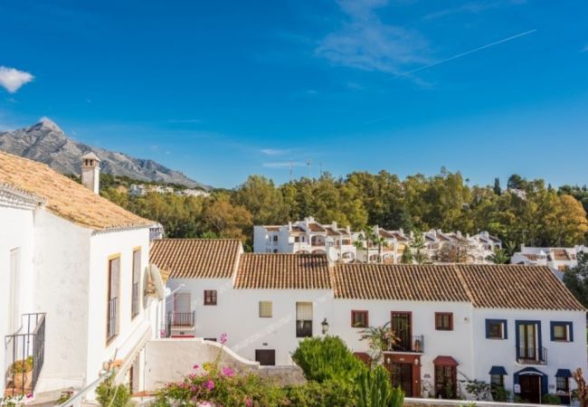 Herenhuis in Marbella - EN- Cozy Andalusian style townhouse  in Marbella