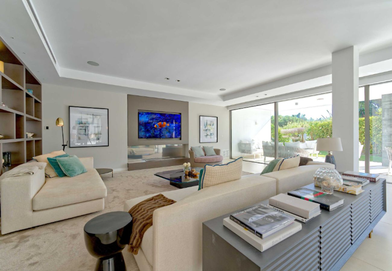 Villa in Marbella - Contemporary & Very Spacious Villa Puerto Banus