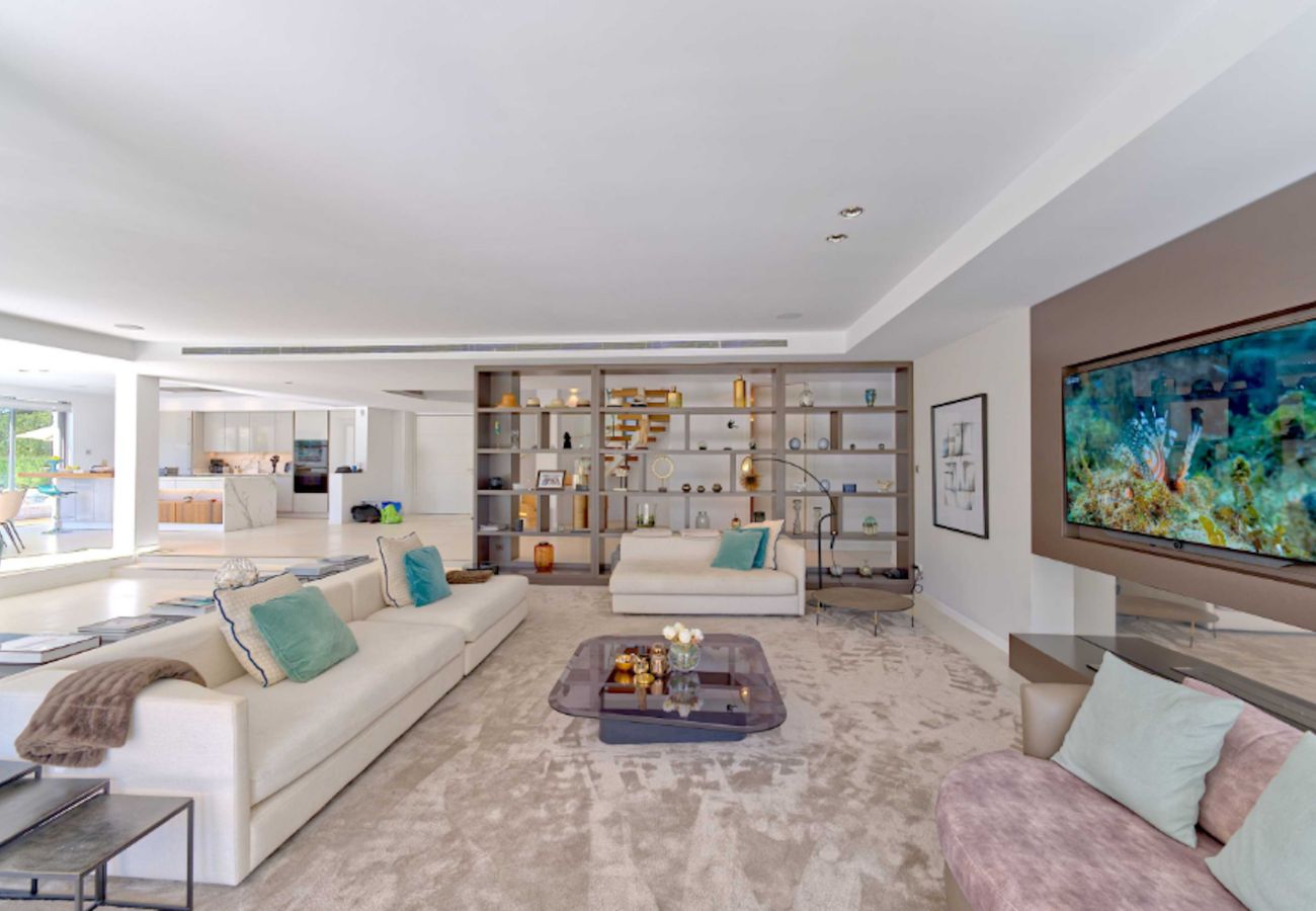 Villa in Marbella - Contemporary & Very Spacious Villa Puerto Banus