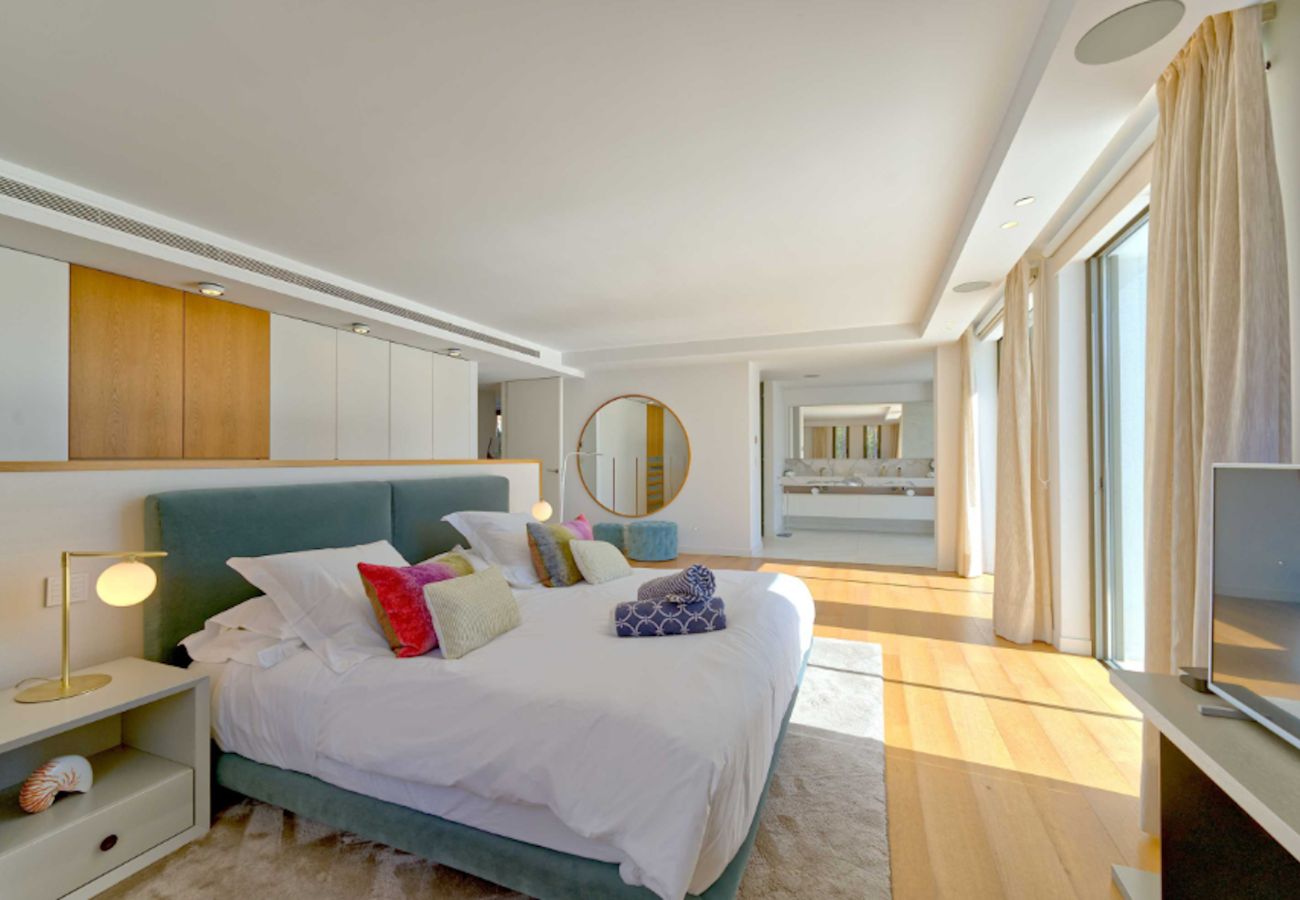 Villa in Marbella - Contemporary & Very Spacious Villa Puerto Banus