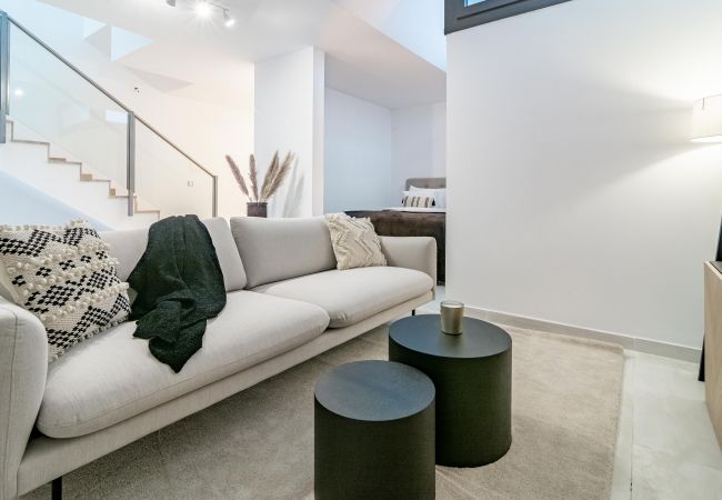 Rijhuis in Nueva Andalucia - GG- Modern townhouse, families & couples only