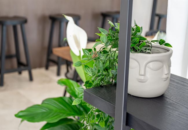 Rijhuis in Nueva Andalucia - GG- Modern townhouse, families & couples only