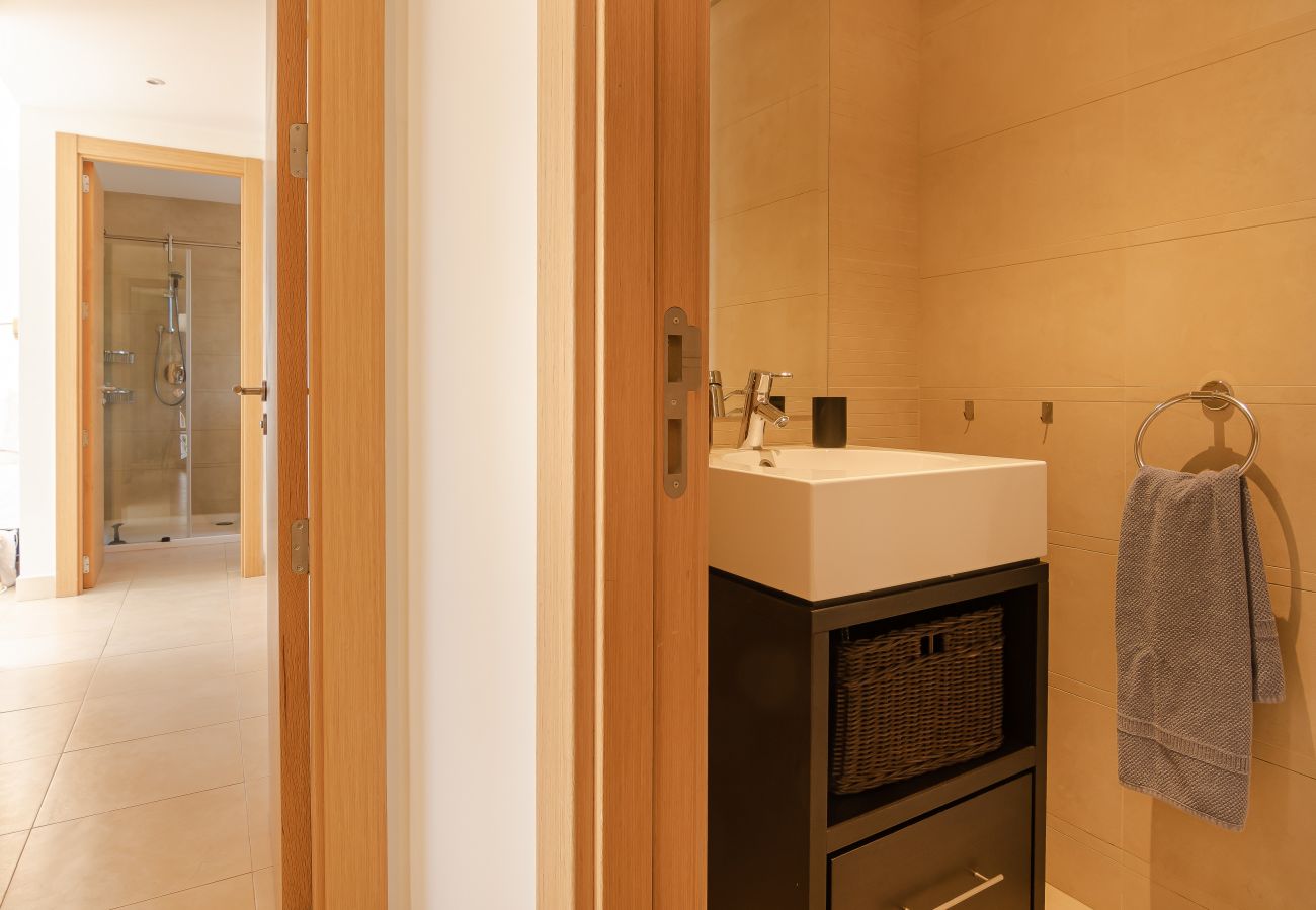 Appartement in Marbella - Luxurious Penthouse with Spa Amenities