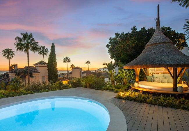 Villa in Marbella - Luxury Villa with High Security, Pool & Jacuzzi