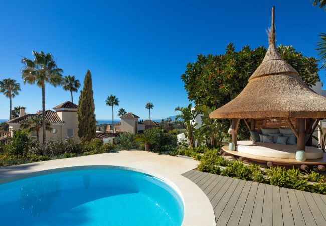 Villa in Marbella - Luxury Villa with High Security, Pool & Jacuzzi