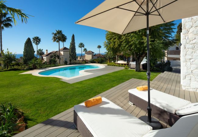 Villa in Marbella - Luxury Villa with High Security, Pool & Jacuzzi
