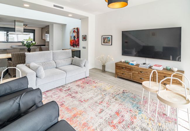 Rijhuis in Estepona - LMT46 - Modern Style Spacious Townhouse