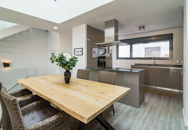 Rijhuis in Estepona - LMT46 - Modern Style Spacious Townhouse