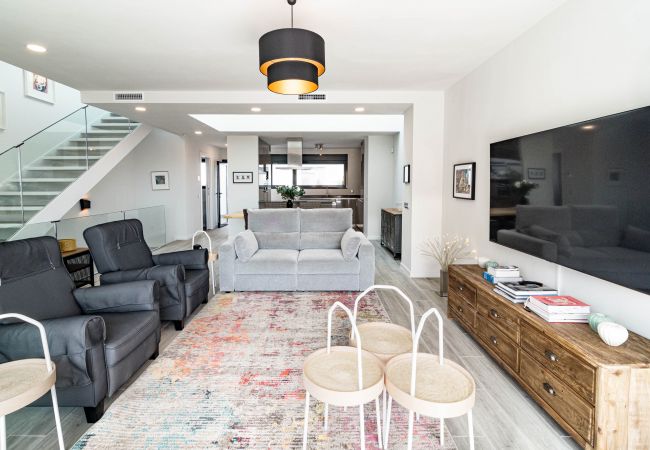 Rijhuis in Estepona - LMT46 - Modern Style Spacious Townhouse