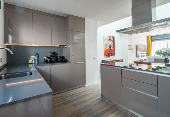 Rijhuis in Estepona - LMT46 - Modern Style Spacious Townhouse