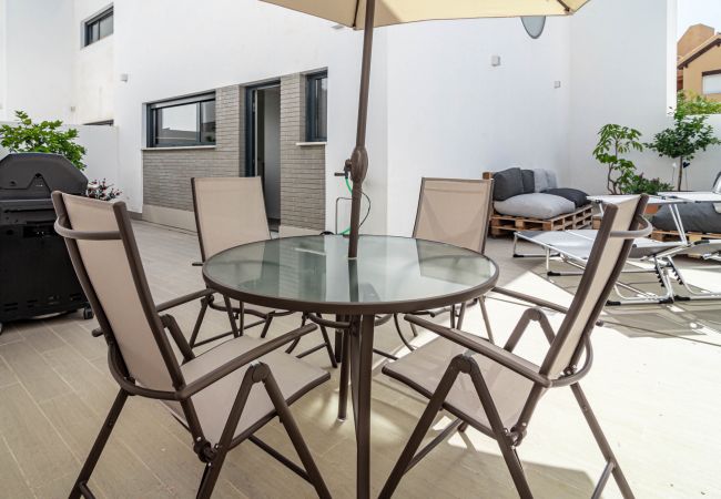 Rijhuis in Estepona - LMT46 - Modern Style Spacious Townhouse