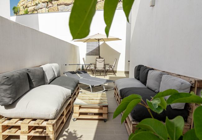 Rijhuis in Estepona - LMT46 - Modern Style Spacious Townhouse