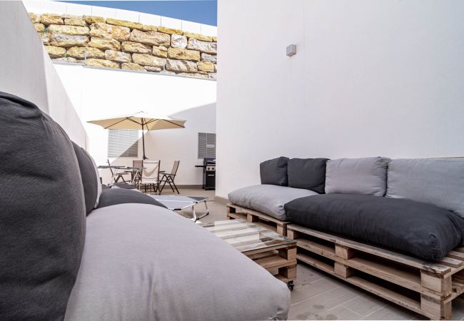Rijhuis in Estepona - LMT46 - Modern Style Spacious Townhouse