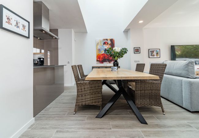 Rijhuis in Estepona - LMT46 - Modern Style Spacious Townhouse