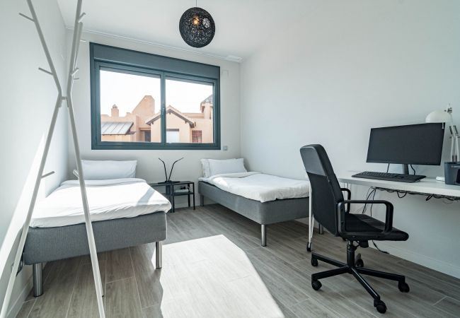 Rijhuis in Estepona - LMT46 - Modern Style Spacious Townhouse