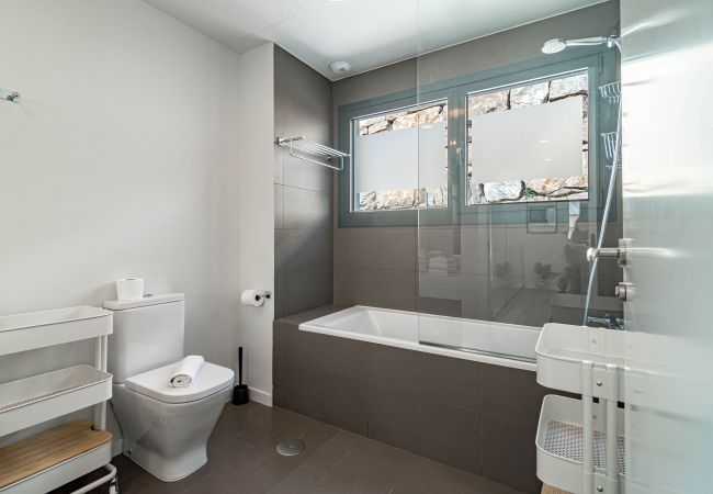 Rijhuis in Estepona - LMT46 - Modern Style Spacious Townhouse