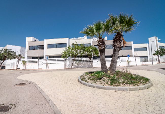 Rijhuis in Estepona - LMT46 - Modern Style Spacious Townhouse