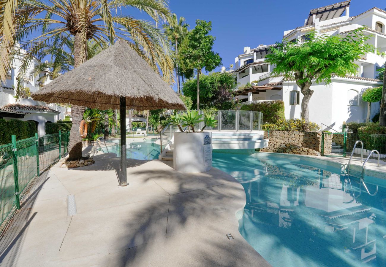 Appartement in Marbella - 1081 Luxurious Beachfront Penthouse with Jacuzzi