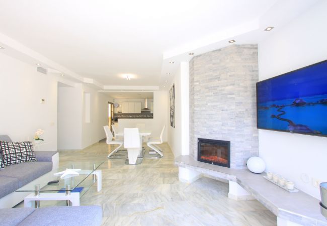 Appartement in Marbella - 1093 Beachfront Luxury at Golden Beach
