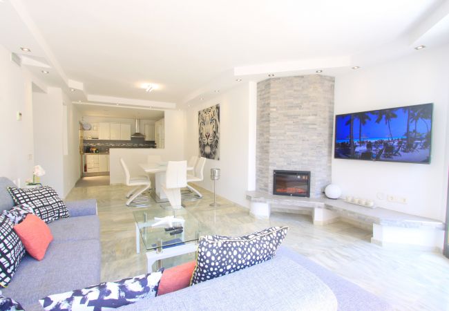 Appartement in Marbella - 1093 Beachfront Luxury at Golden Beach