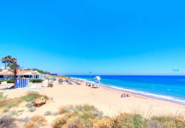 Rijhuis in Marbella - 1176 Beachfront Paradise in Bahia de Marbella