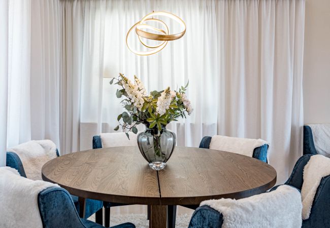 Rijhuis in Benahavís - LAG - Spacious 3BR townhouse with private jacuzzi