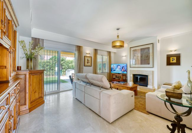 Rijhuis in Marbella - 3068 Luxury Family Townhouse in Elviria, Marbella