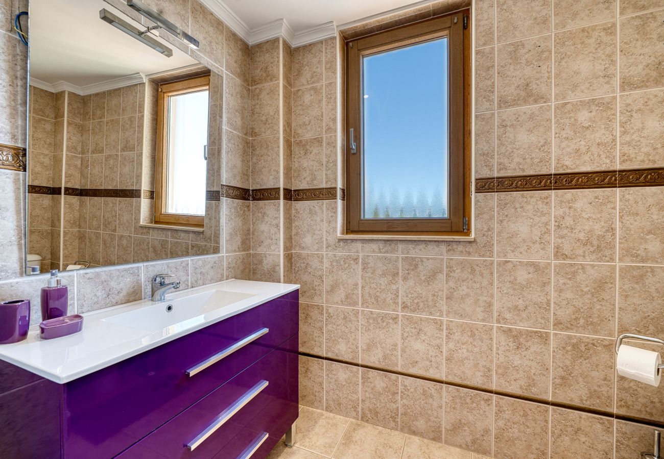 Villa in Marbella - 3077 Luxury Villa with Pool and Views in Elviria,