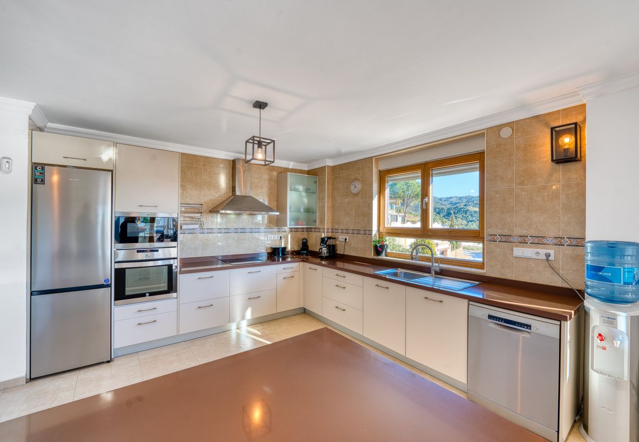 Villa in Marbella - 3077 Luxury Villa with Pool and Views in Elviria,