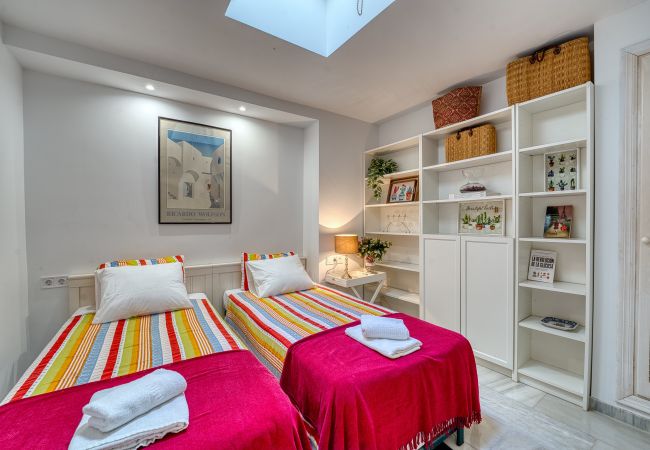 Appartement in Marbella - 2045 Golden Beach Apartment – Steps from the Sea