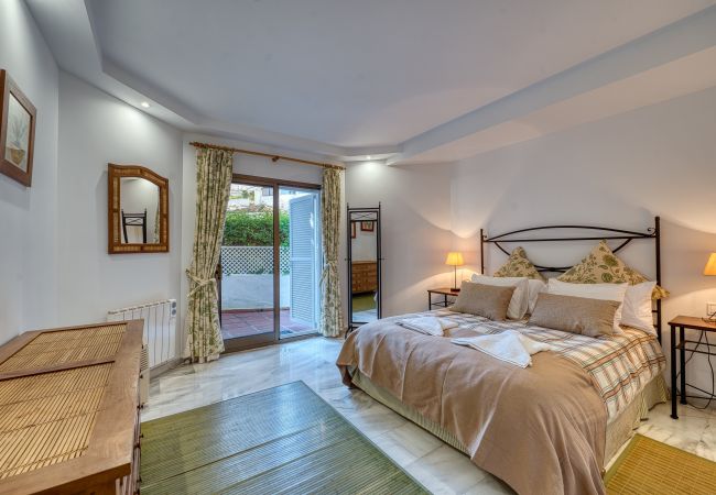 Appartement in Marbella - 2045 Golden Beach Apartment – Steps from the Sea