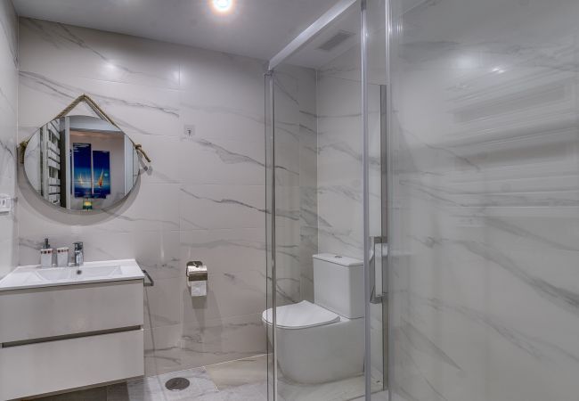 Appartement in Marbella - 2045 Golden Beach Apartment – Steps from the Sea