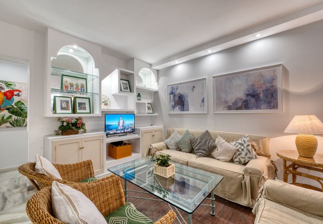 Appartement in Marbella - 2045 Golden Beach Apartment – Steps from the Sea
