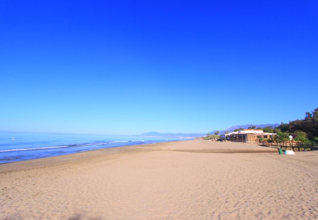 Appartement in Marbella - 2045 Golden Beach Apartment – Steps from the Sea