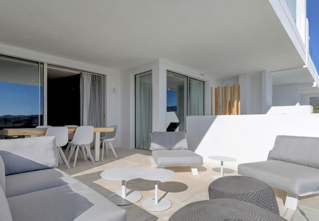 Appartement in Ojen - 3059 Luxury Escape with Sea Views in Palo Alto