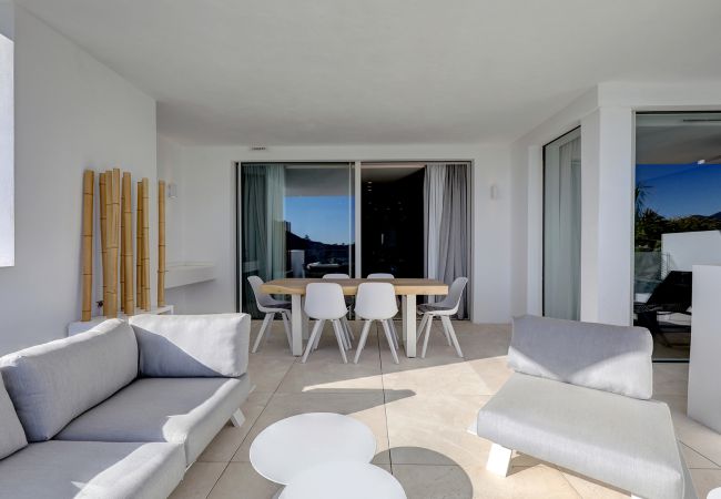 Appartement in Ojen - 3059 Luxury Escape with Sea Views in Palo Alto