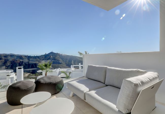 Appartement in Ojen - 3059 Luxury Escape with Sea Views in Palo Alto