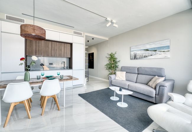 Appartement in Marbella - 3095 Elegant Beachside Apartment in Puerto Banús