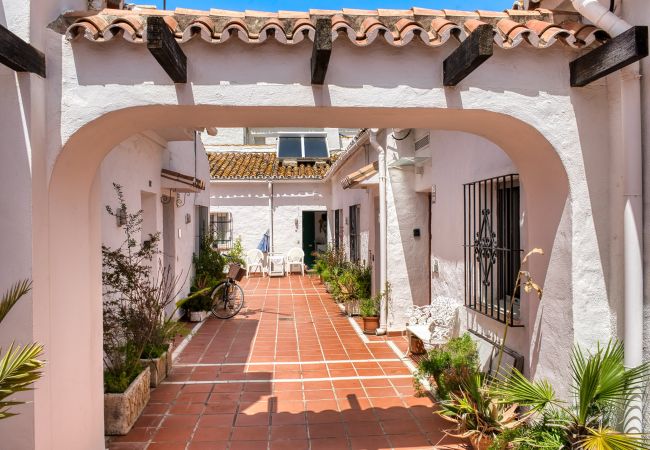 Appartement in Marbella - 3095 Elegant Beachside Apartment in Puerto Banús
