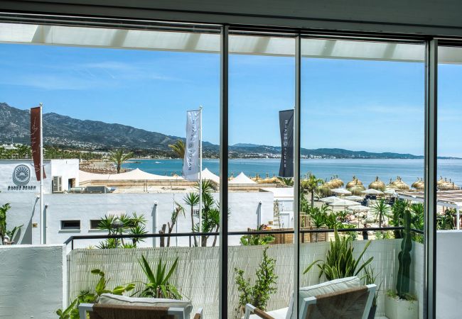 Appartement in Marbella - 3095 Elegant Beachside Apartment in Puerto Banús